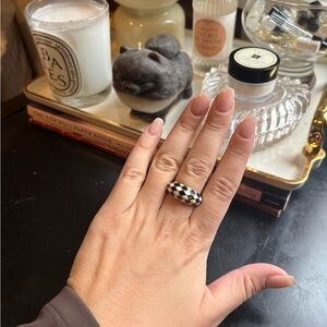 Elegant Sapphire Blue Gemstone Ring with Intricate Detailing